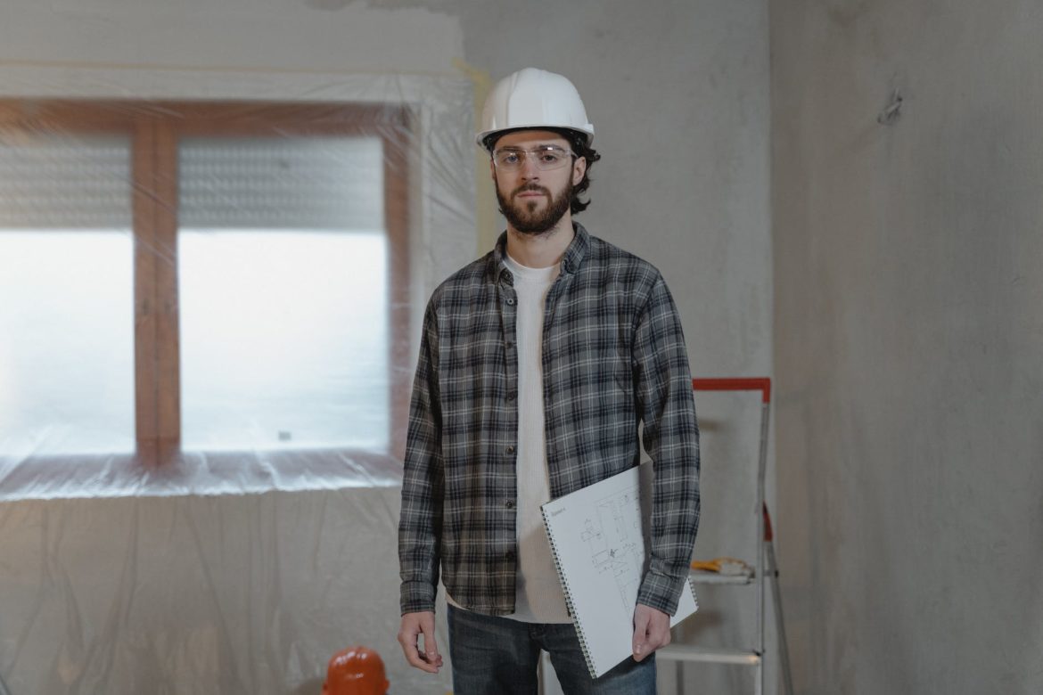 Prawo pracy w branży budowlanej – wyzwania i regulacje