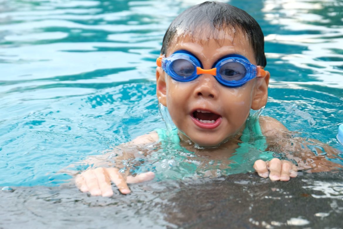 10 rzeczy, które ułatwią dzieciom naukę pływania