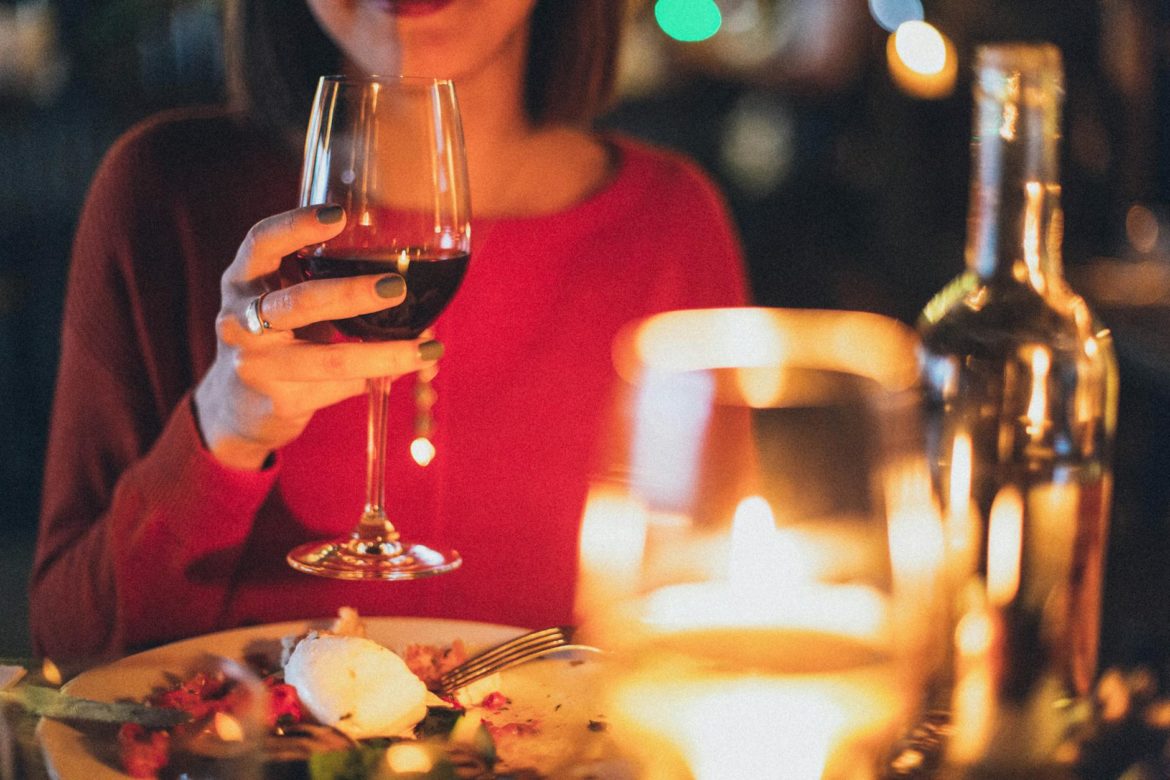 Jakie wino wybrać do romantycznej kolacji we dwoje?