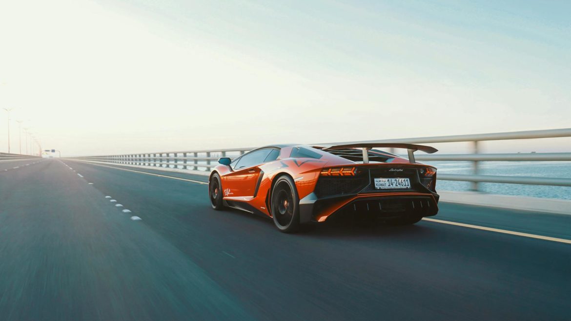 Idealny prezent na dzień ojca – przejażdżka Lamborghini Gallardo po torze