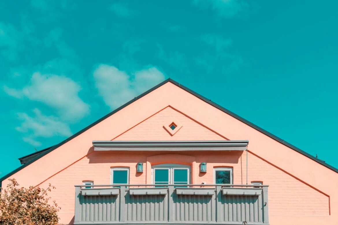 Jak zaaranżować mały balkon, by stał się funkcjonalną przestrzenią?