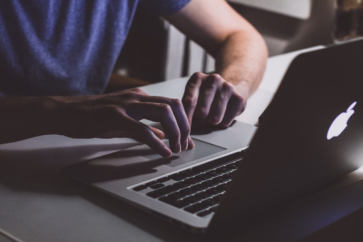 Jak wybrać odpowiedni laptop do pracy?